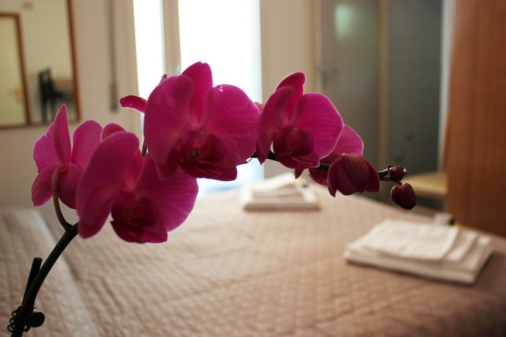 Hotel Leda Rimini Phòng bức ảnh