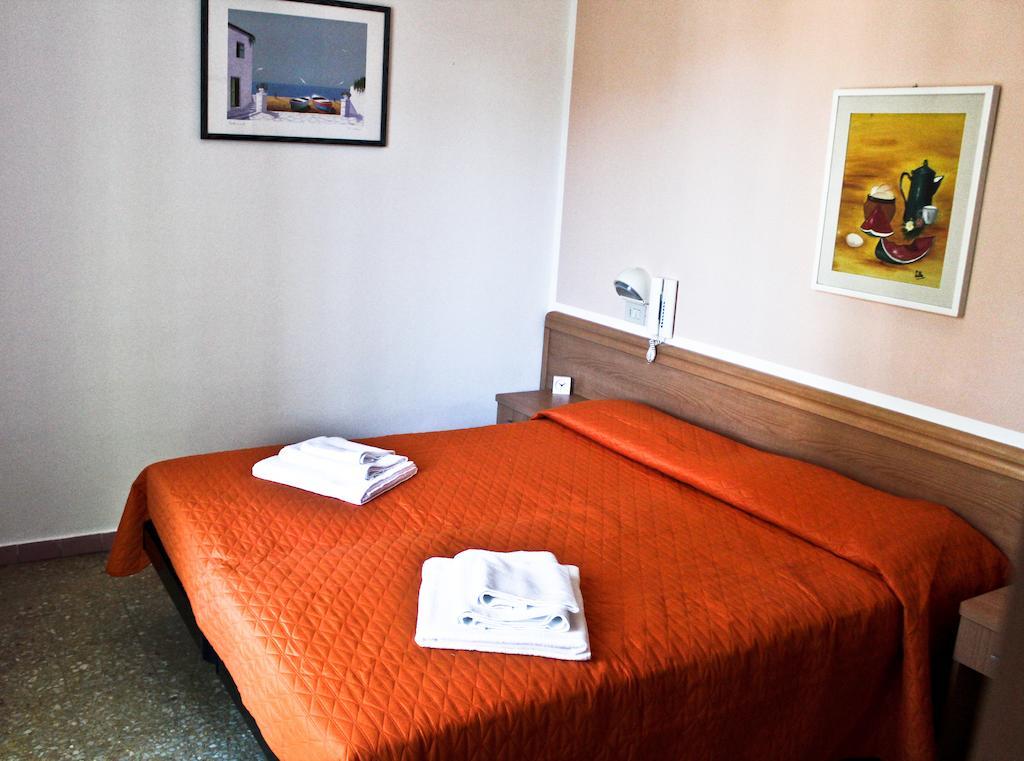 Hotel Leda Rimini Phòng bức ảnh
