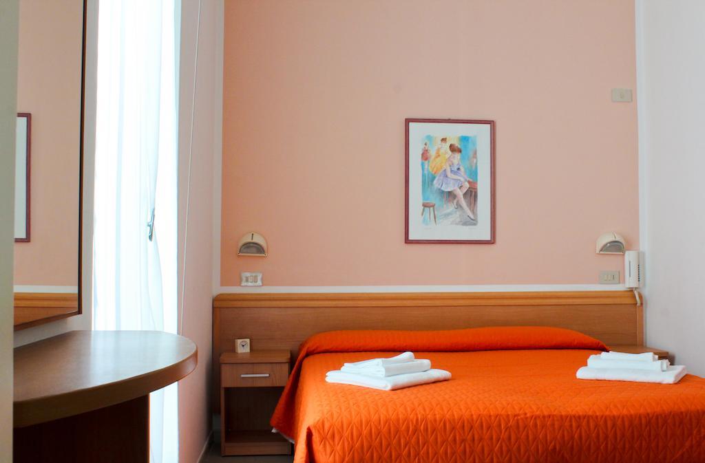 Hotel Leda Rimini Phòng bức ảnh