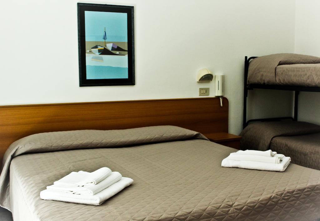 Hotel Leda Rimini Phòng bức ảnh