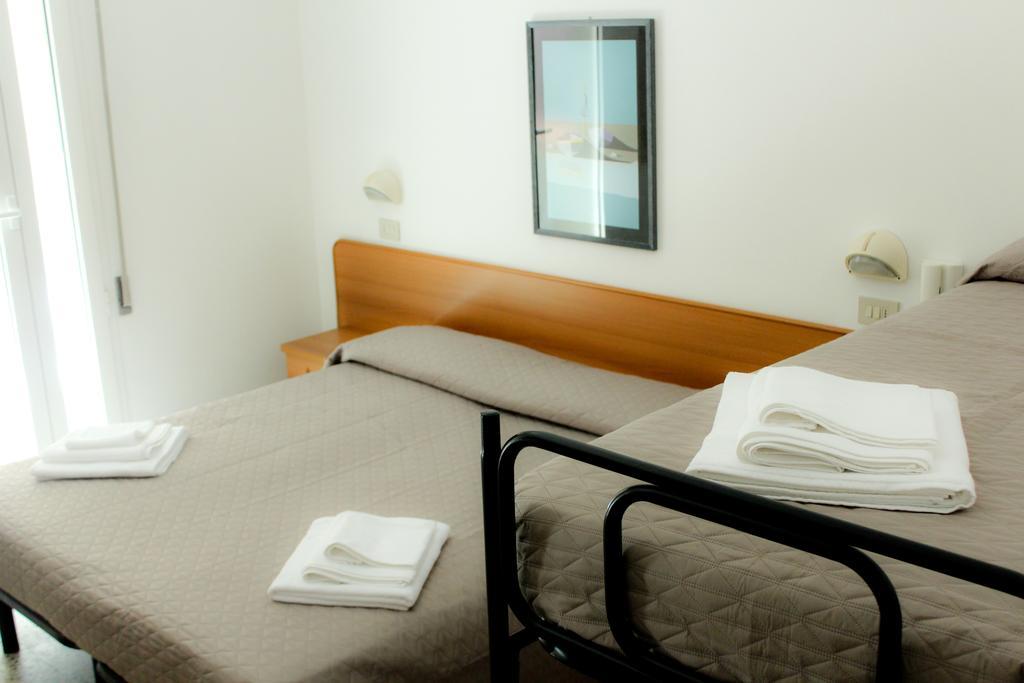 Hotel Leda Rimini Phòng bức ảnh